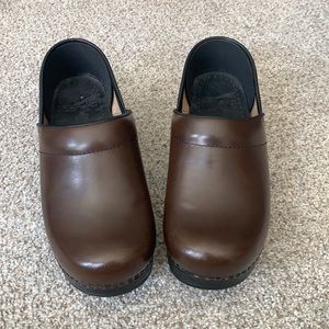 Dansko Chocolate Brown Shoes size 36 (5.5 - 6)